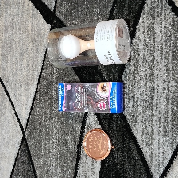 ROSE GOLD COMPACT MIRROR FACIAL CLEANSING BRUSH DELUXE EYELASH CURIER BUNDLE - Picture 7 of 14